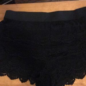 Umgee Black ruffle shorts size Large